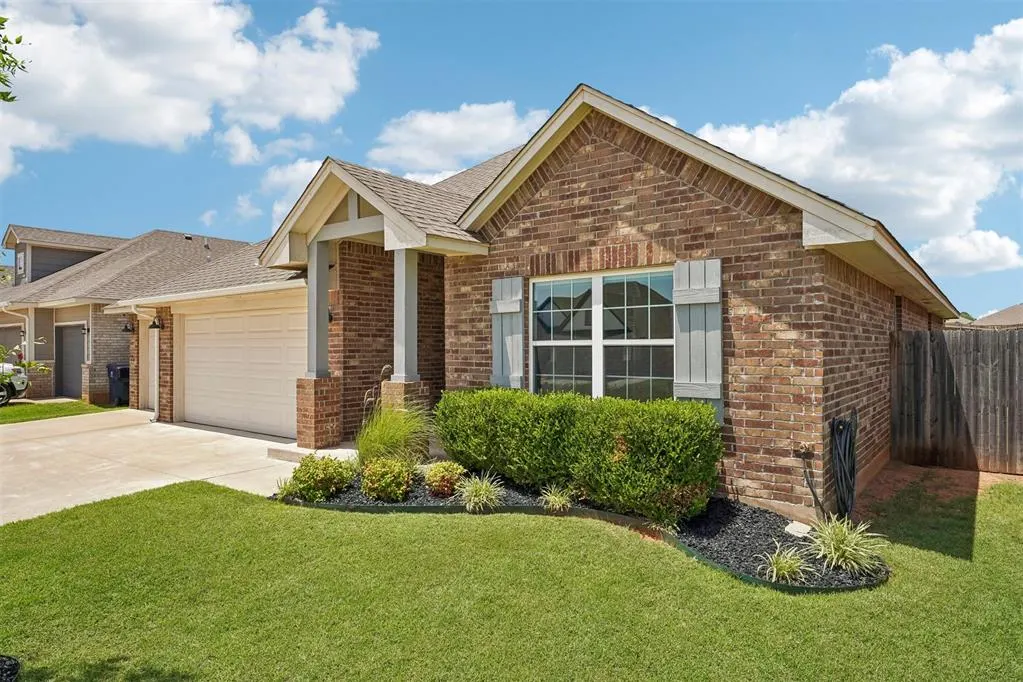 Photo 2 — 3509 Shutter Ridge Drive, Yukon, OK 73099