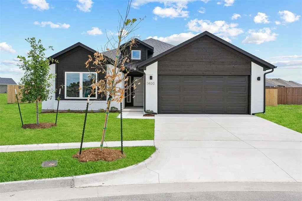 Photo 2 — 1400 SW 158th Terrace, Moore, OK 73170