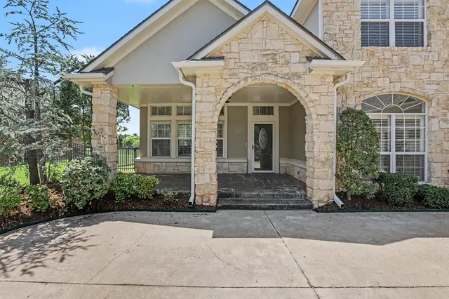 Photo 2 — 3808 Woodshadow Road, Edmond, OK 73003