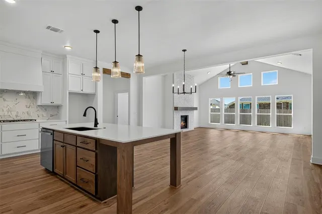 Photo 8 — 1424 SW 159th Street, Moore, OK 73170