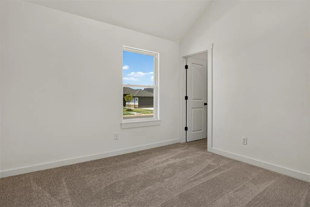 Photo 17 — 1424 SW 159th Street, Moore, OK 73170
