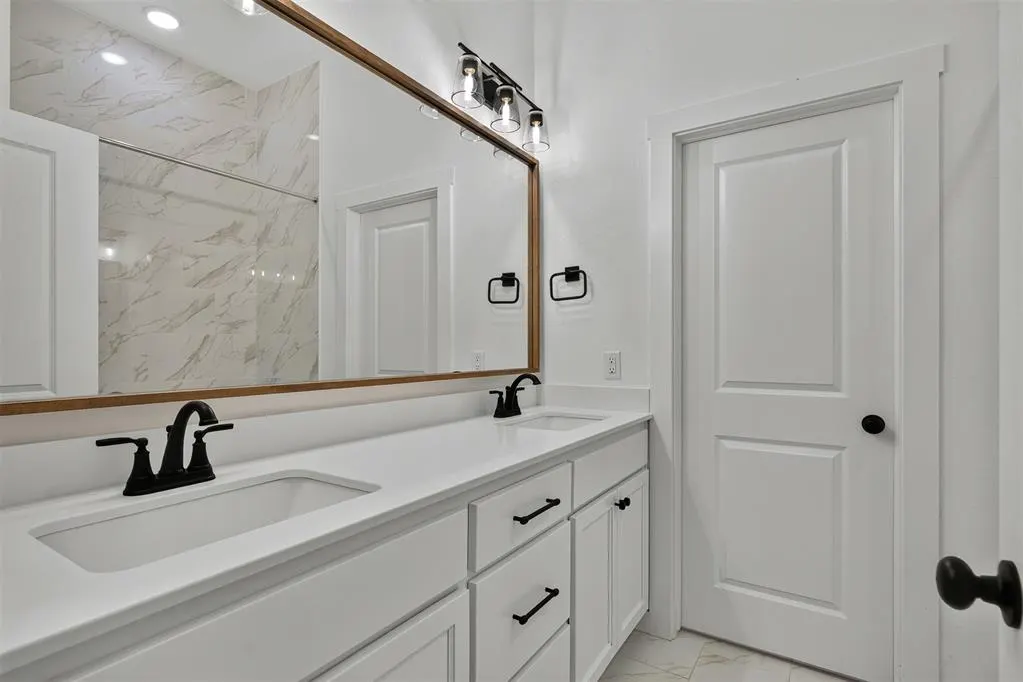 Photo 19 — 1424 SW 159th Street, Moore, OK 73170