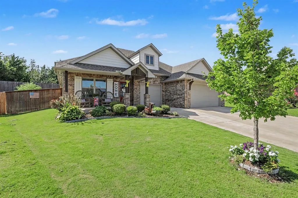 Front exterior — 8201 Lambert Way, Edmond, OK 73034