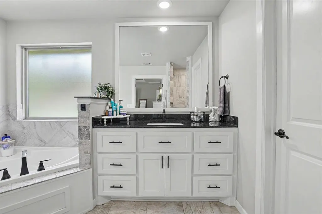 Photo 10 — 8201 Lambert Way, Edmond, OK 73034