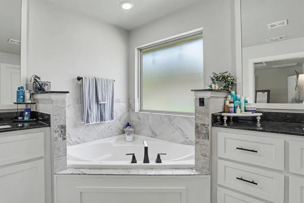 Photo 11 — 8201 Lambert Way, Edmond, OK 73034