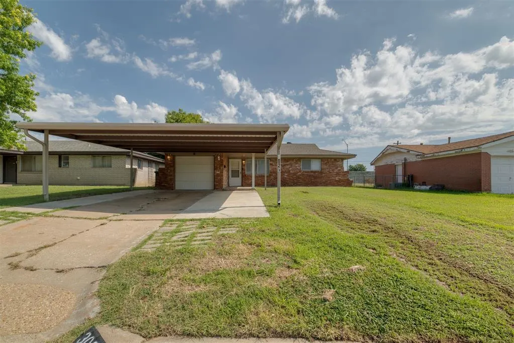 Front exterior — 3025 SW 71st Street, Oklahoma City, OK 73159