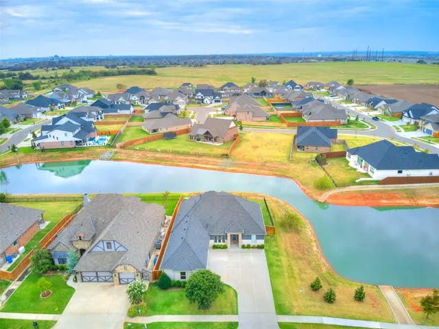 Photo 4 — 4326 Frontier Trail, Norman, OK 73072