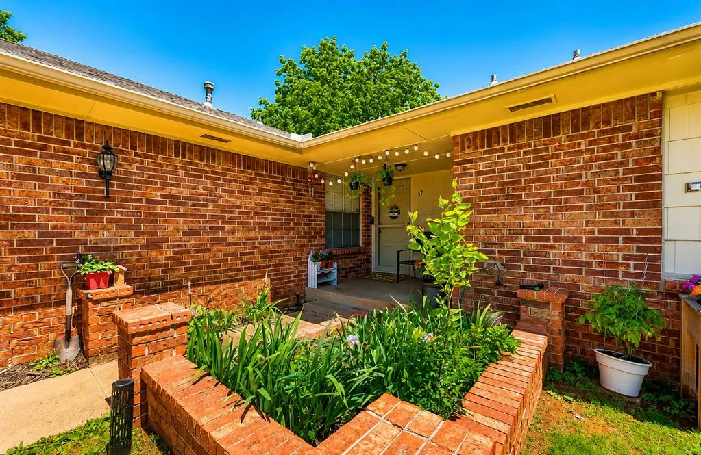 Photo 2 — 9912 S Country Club Drive, Oklahoma City, OK 73159