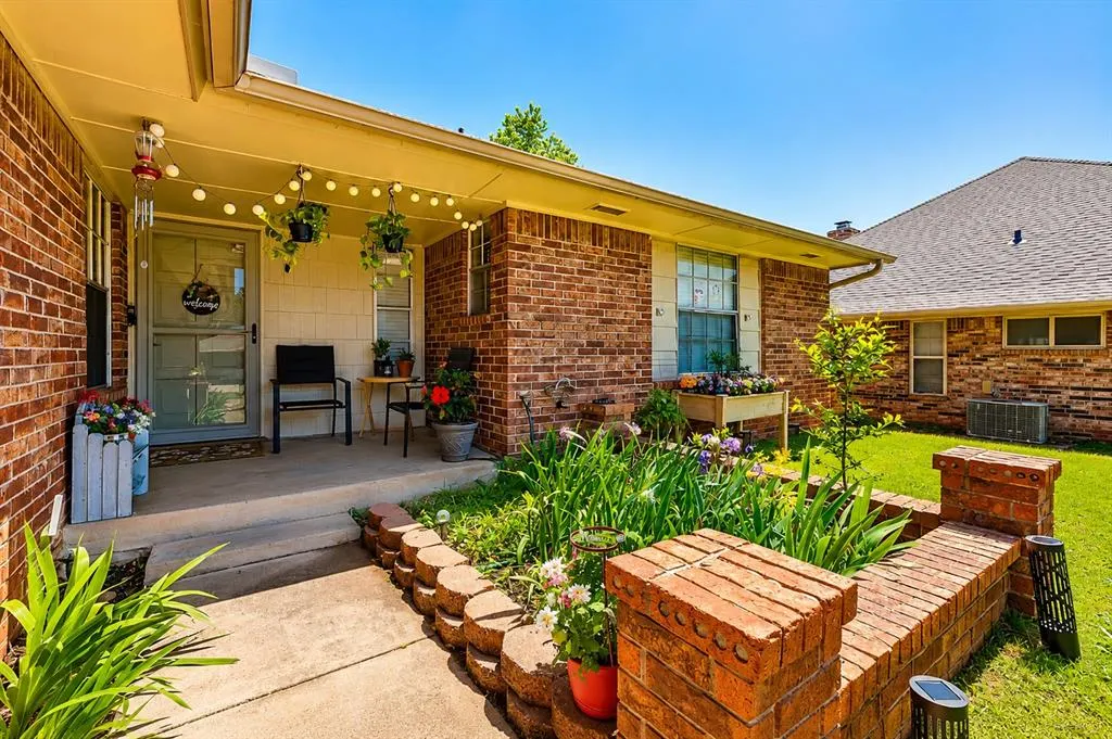 Photo 3 — 9912 S Country Club Drive, Oklahoma City, OK 73159