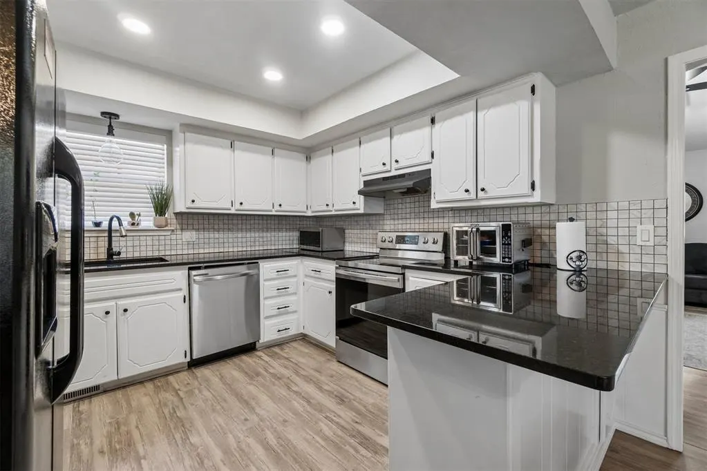 Photo 10 — 9912 S Country Club Drive, Oklahoma City, OK 73159