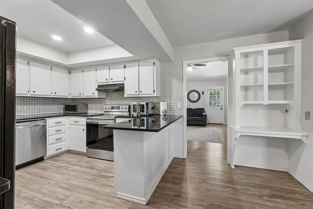 Photo 11 — 9912 S Country Club Drive, Oklahoma City, OK 73159