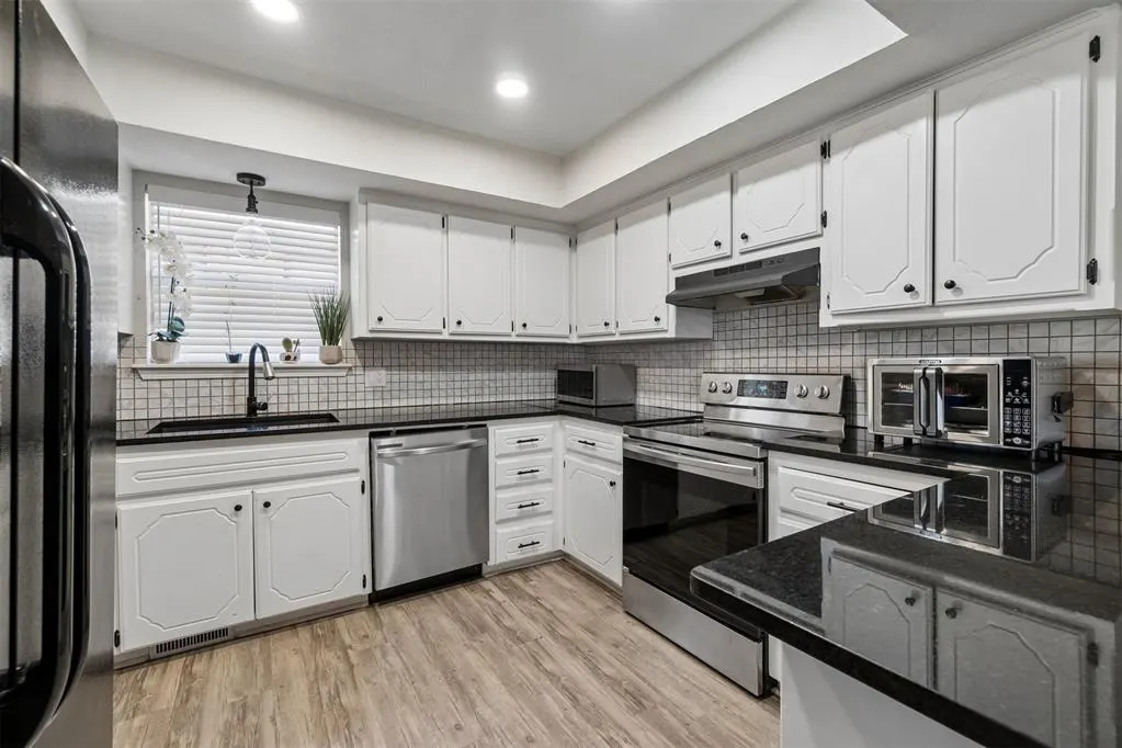 Photo 12 — 9912 S Country Club Drive, Oklahoma City, OK 73159