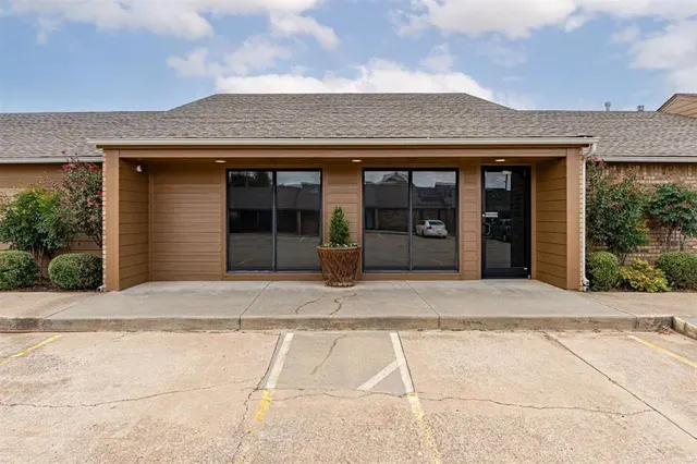 Photo 2 — 1530 SW 89th Street A2, Oklahoma City, OK 73159