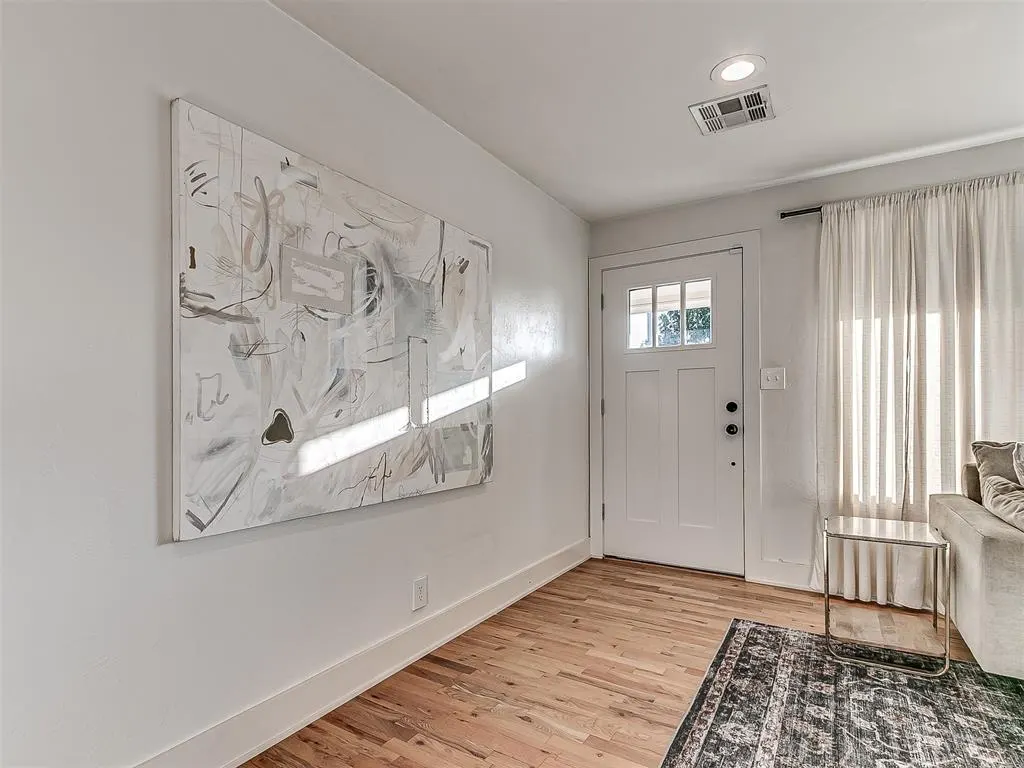 Photo 7 — 6204 N Ross Avenue, Oklahoma City, OK 73112