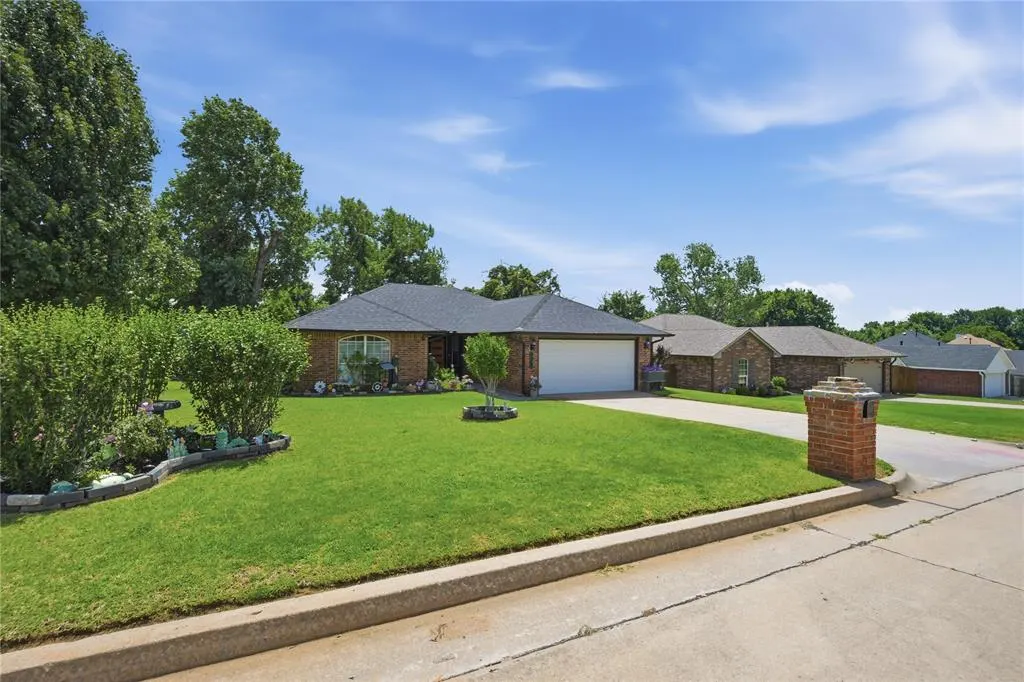 Front exterior — 2046 Huntington Road, Oklahoma City, OK 73130