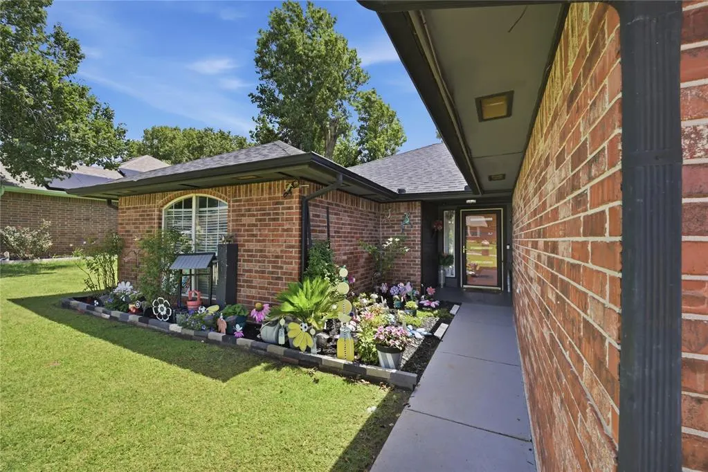 Photo 3 — 2046 Huntington Road, Oklahoma City, OK 73130