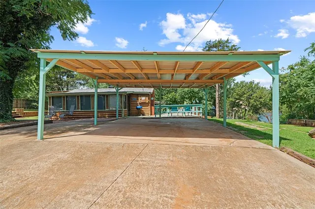 Photo 2 — 21306 E Tenth Street, Hinton, OK 73047
