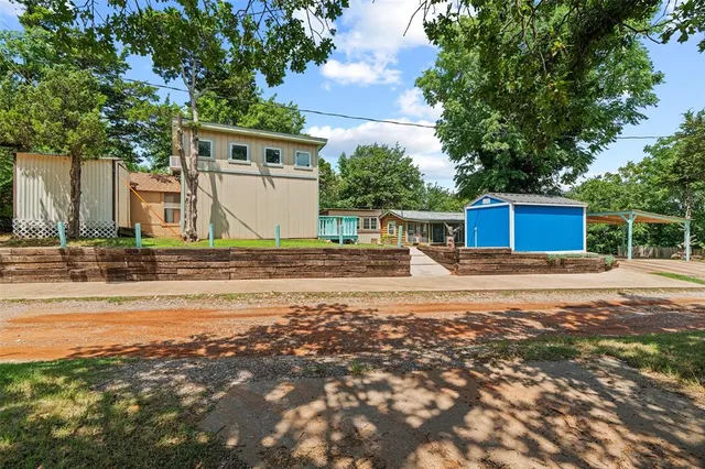 Photo 4 — 21306 E Tenth Street, Hinton, OK 73047