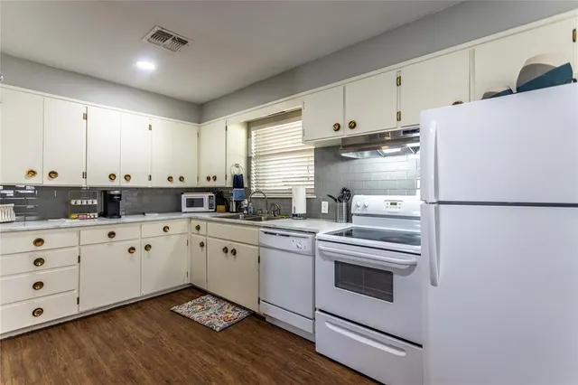 Photo 3 — 422 N Kansas Street, Weatherford, OK 73096