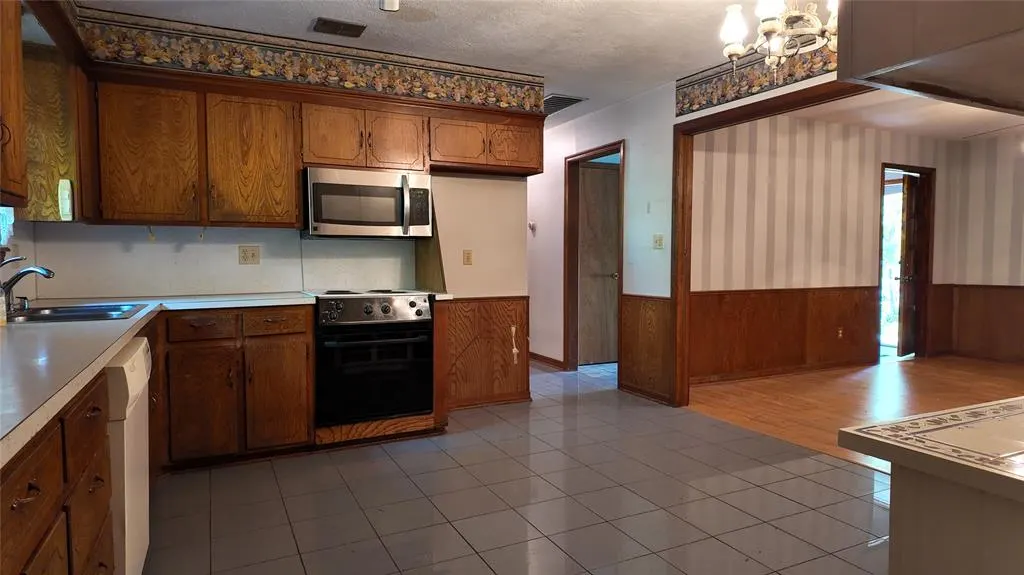 Photo 6 — 2713 Hollywood Avenue, Norman, OK 73072