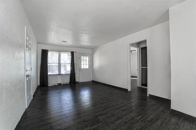 Photo 4 — 2553 SW Murray Drive, Oklahoma City, OK 73119