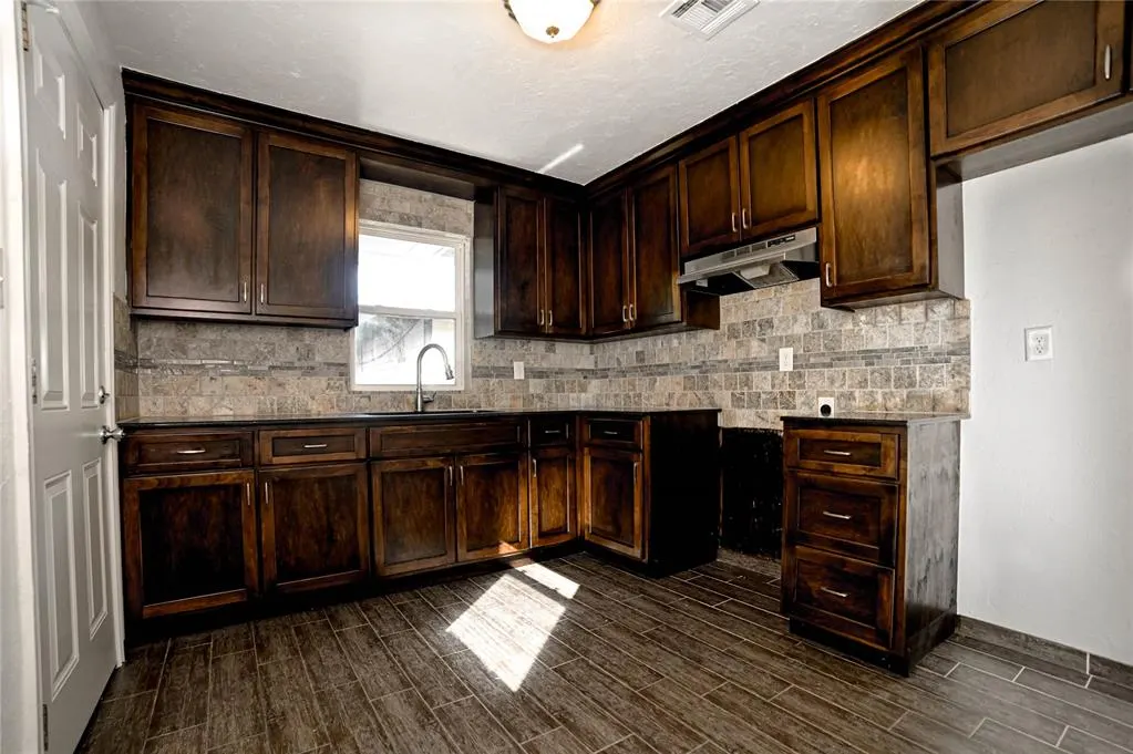 Photo 10 — 2553 SW Murray Drive, Oklahoma City, OK 73119