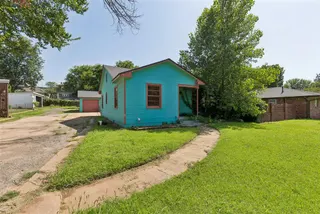 Sold home at 911 E Noble Avenue
