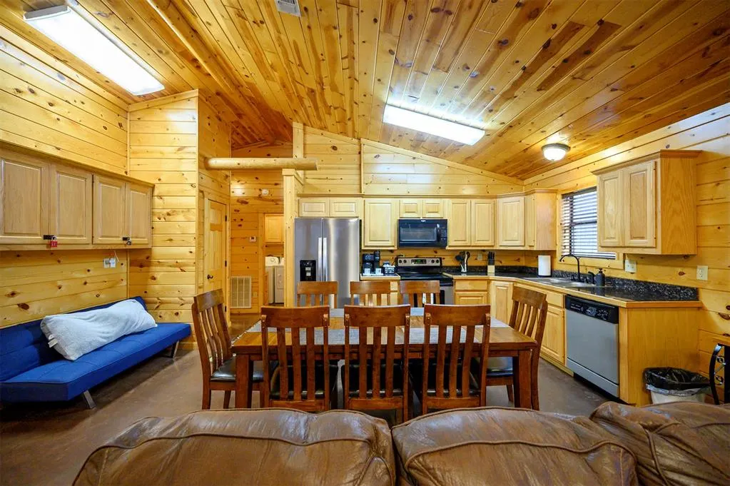 Photo 3 — 184 Mangrove Road, Broken Bow, OK 74728