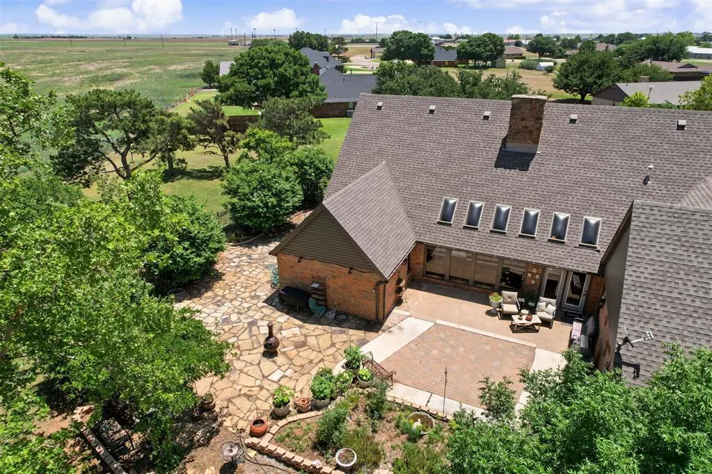 Photo 3 — 124 N Lee Street, Hollis, OK 73550