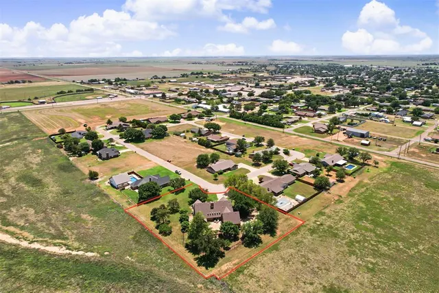 Photo 7 — 124 N Lee Street, Hollis, OK 73550