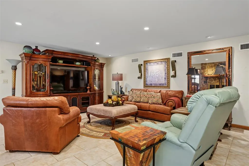 Photo 14 — 124 N Lee Street, Hollis, OK 73550