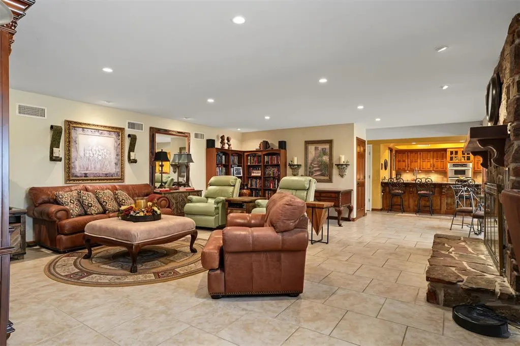 Photo 15 — 124 N Lee Street, Hollis, OK 73550
