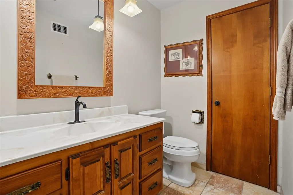 Photo 35 — 124 N Lee Street, Hollis, OK 73550