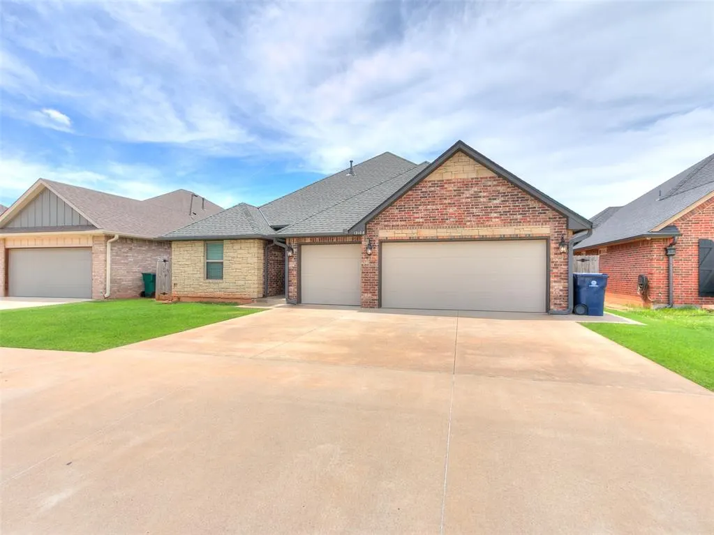 Photo 2 — 12108 SW 17th Street, Yukon, OK 73099