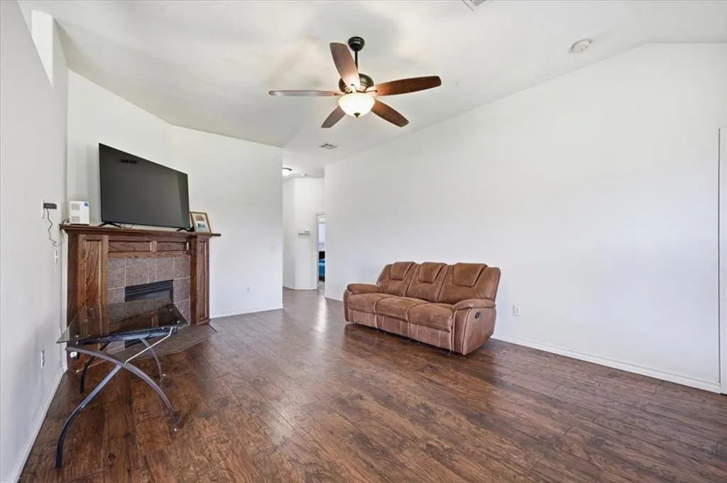 Photo 7 — 10716 SW 33rd Terrace, Yukon, OK 73099