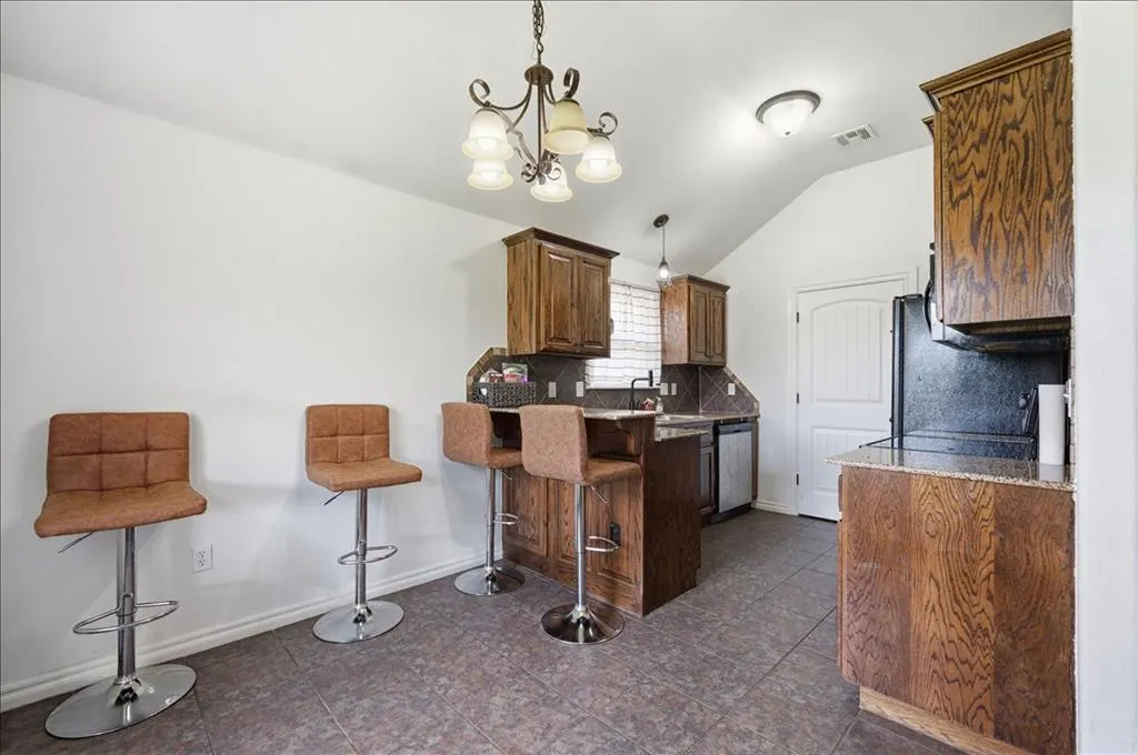 Photo 10 — 10716 SW 33rd Terrace, Yukon, OK 73099