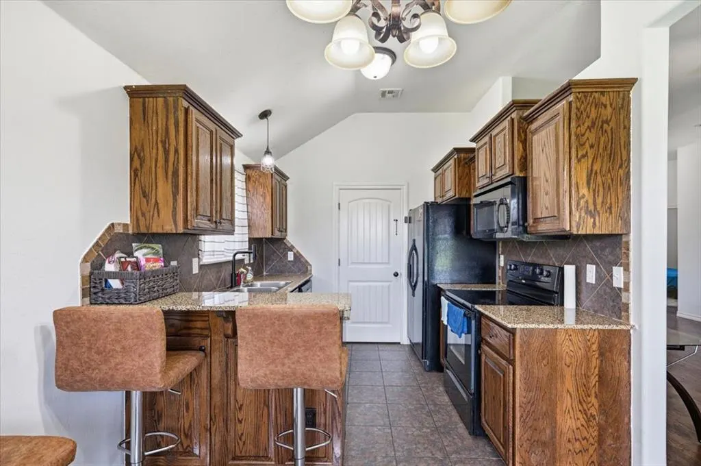 Photo 11 — 10716 SW 33rd Terrace, Yukon, OK 73099