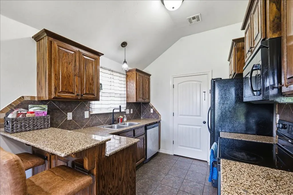 Photo 12 — 10716 SW 33rd Terrace, Yukon, OK 73099
