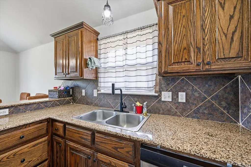 Photo 13 — 10716 SW 33rd Terrace, Yukon, OK 73099