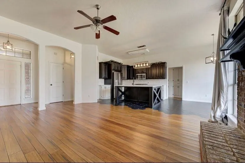 Photo 3 — 516 Allison Lane, Moore, OK 73160