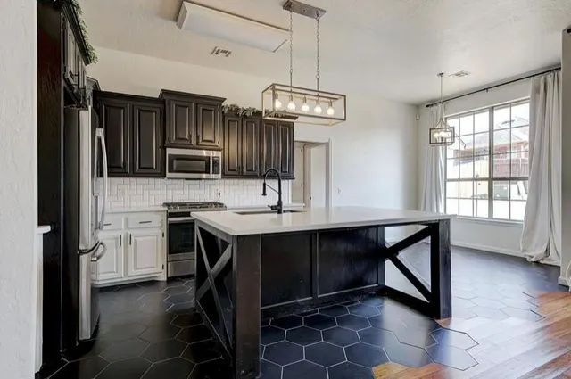 Photo 6 — 516 Allison Lane, Moore, OK 73160