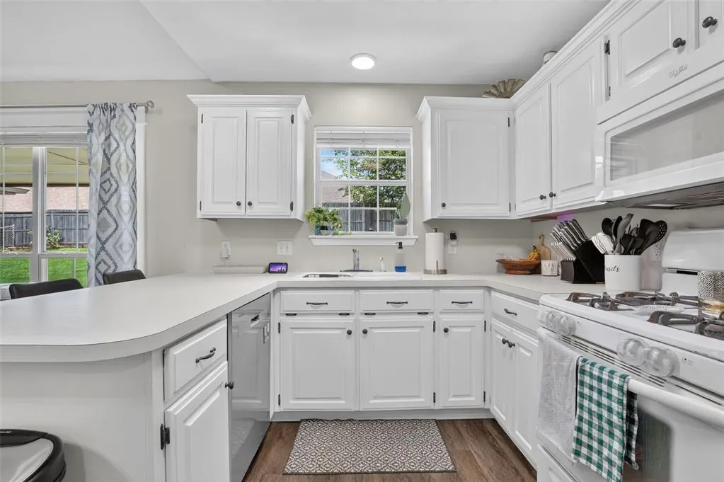 Photo 2 — 1820 Cherokee Trail, Choctaw, OK 73020