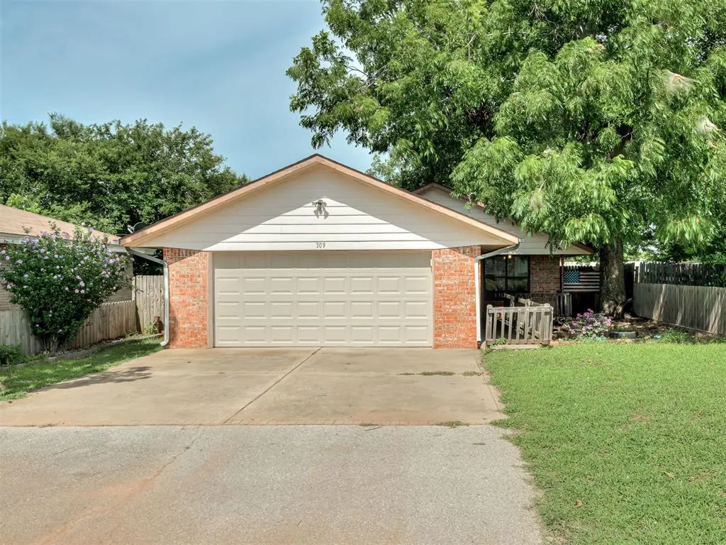Photo 2 — 309 S Van Buren Avenue, Blanchard, OK 73010