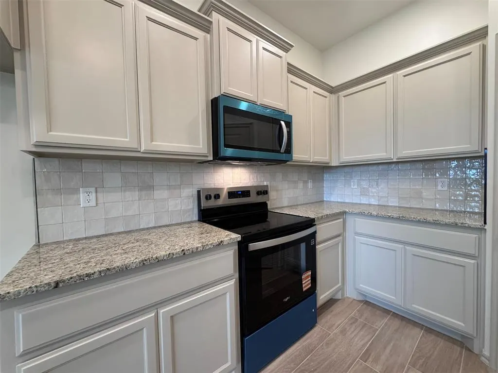 Photo 2 — 24955 Belmont Pass, Cashion, OK 73016