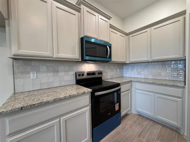 Photo 2 — 24955 Belmont Pass, Cashion, OK 73016