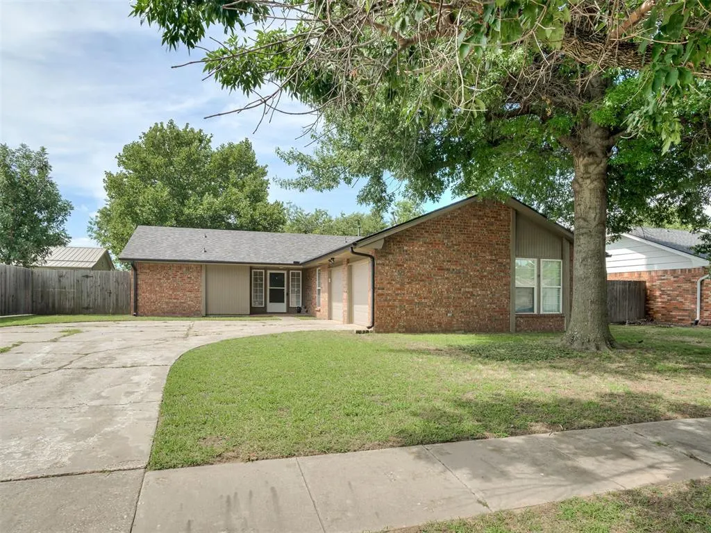 Photo 2 — 3216 Greenwood Drive, Norman, OK 73072