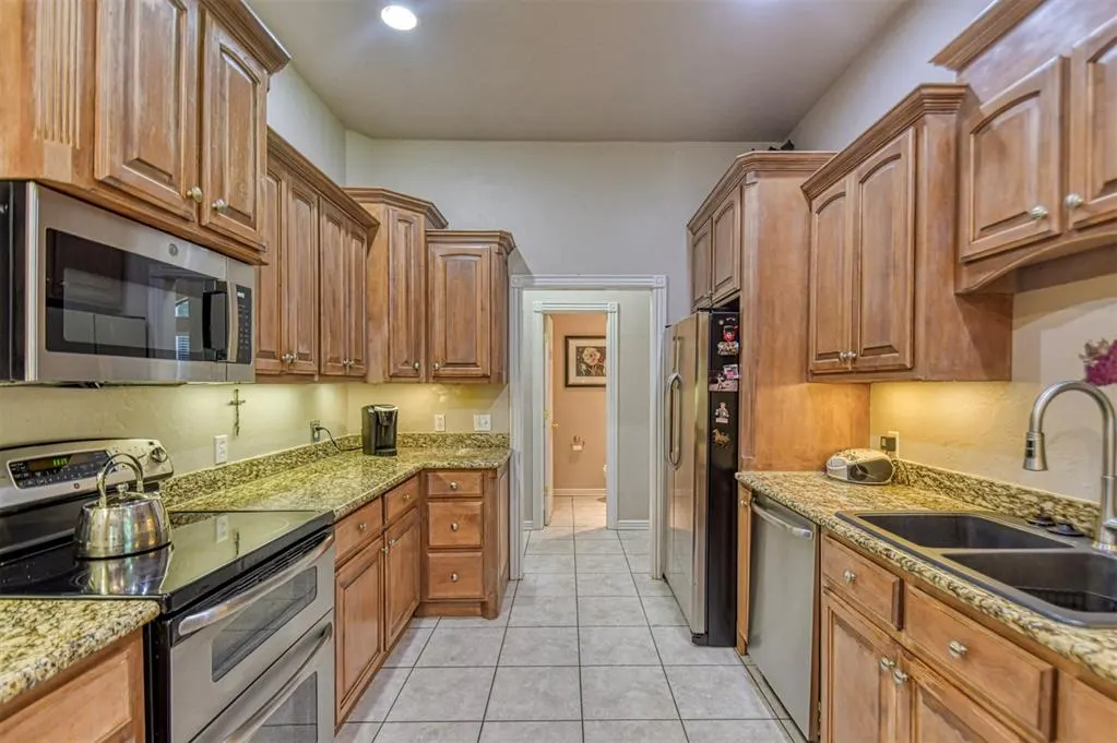 Photo 18 — 1408 Foxboro Lane, Blanchard, OK 73010
