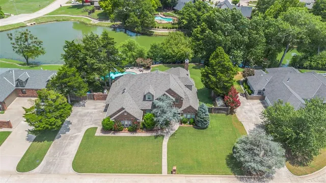 Photo 4 — 4808 South Lake Drive, Norman, OK 73072