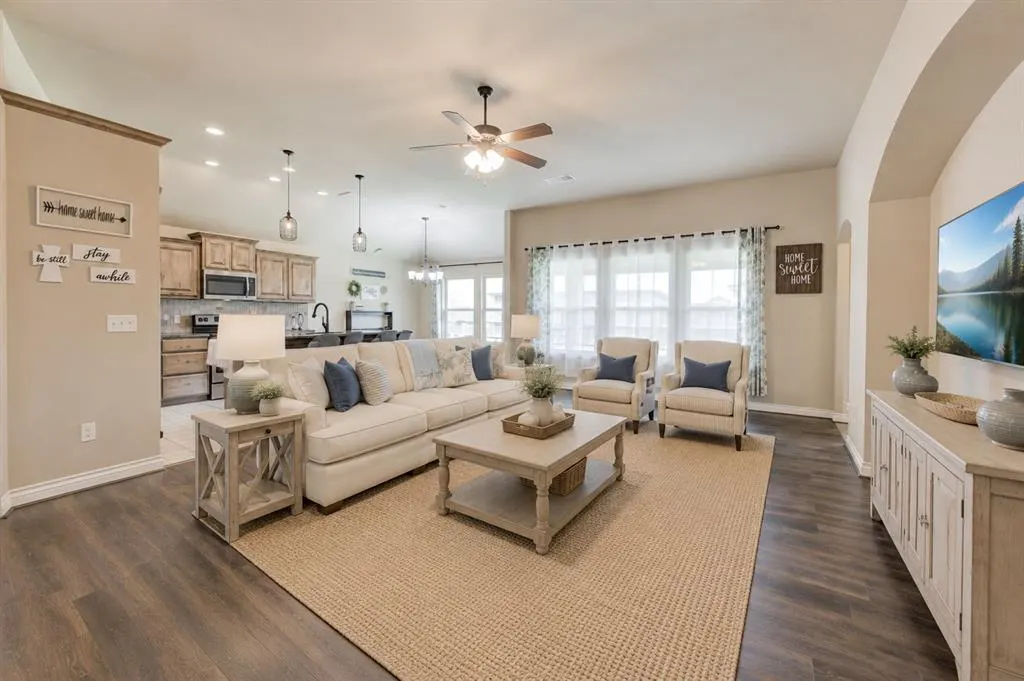 Photo 2 — 19117 Hecho Drive, Edmond, OK 73012