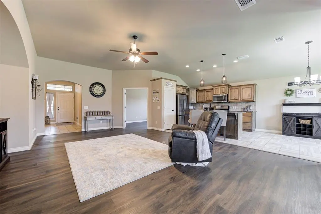 Photo 13 — 19117 Hecho Drive, Edmond, OK 73012